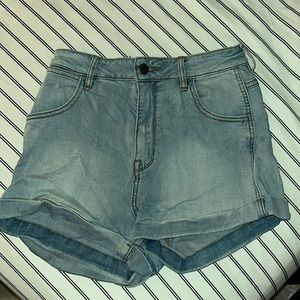 Kendal & Kylie/Light-wash Jean Shorts/High-waisted/Shorter Fit